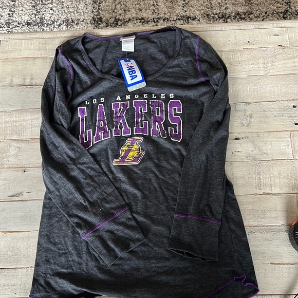 Tops - NWT Women’s XL LA Lakers Lightweight Top